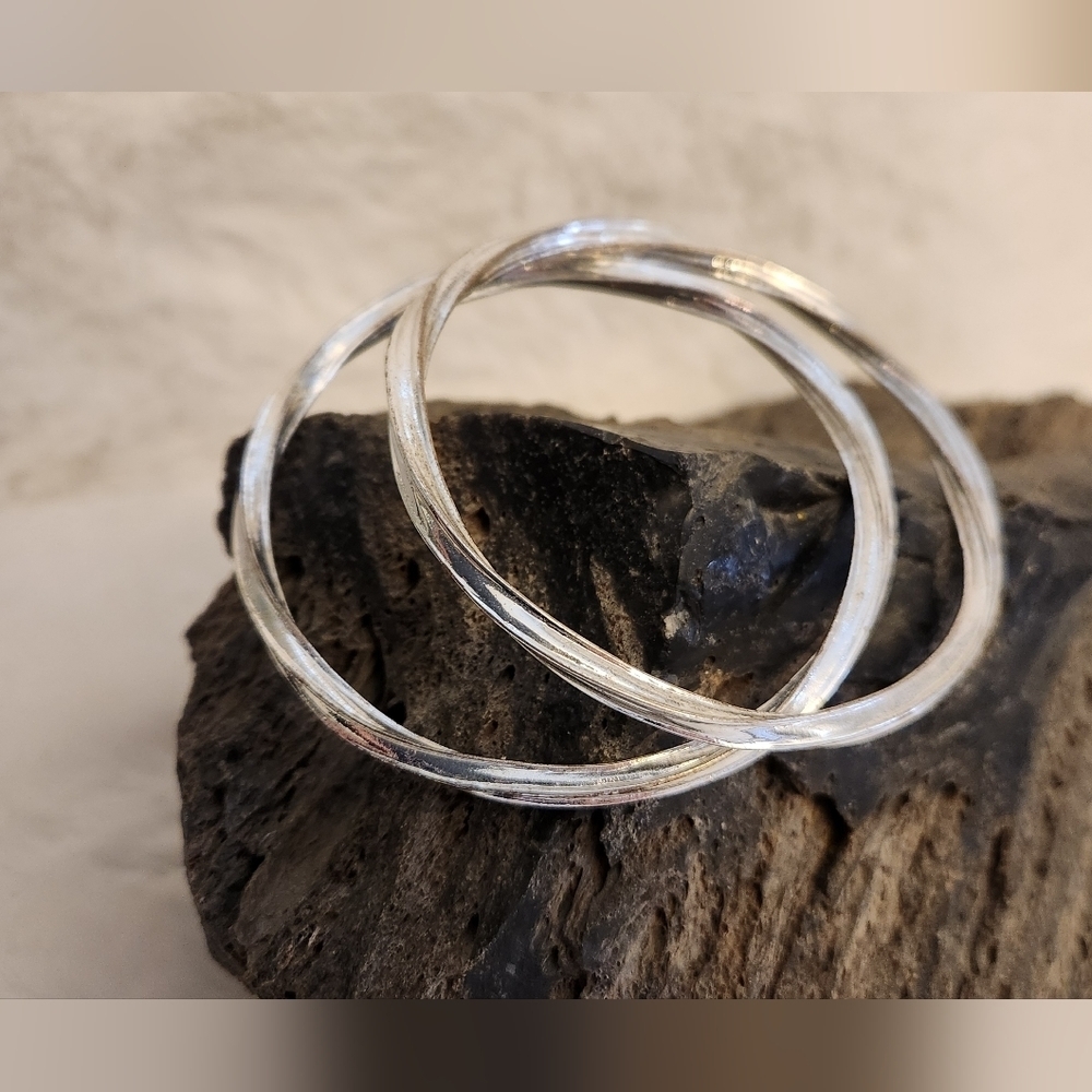 NWOT Set of 2 metal bracelet